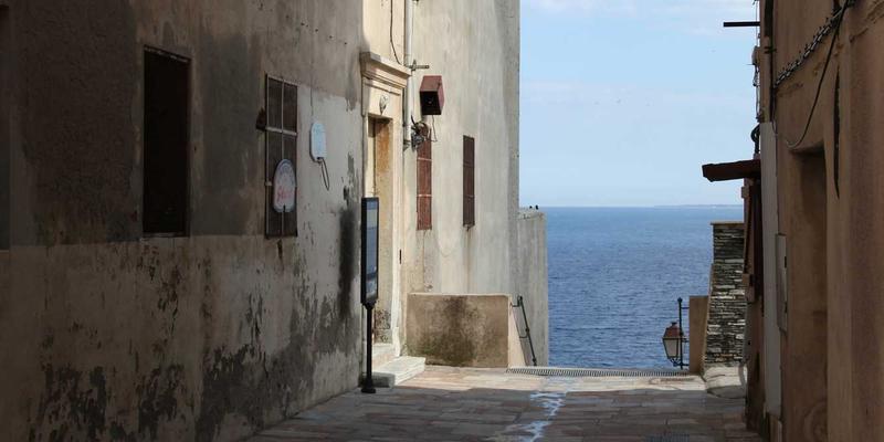 汽车资讯58：2024年购车指南与热门车型深度评测，聚焦新能源汽车新趋势