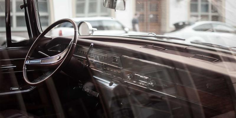 经典燃油性能车终极盘点：在电动化浪潮下，哪些车型仍值得收藏与驾驶？