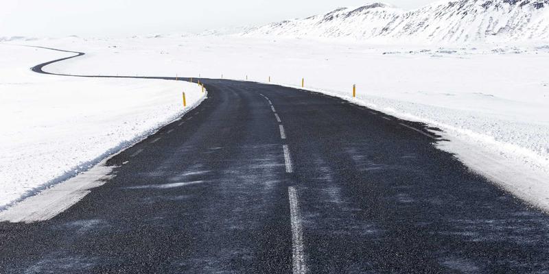 车型评测 | 新能源汽车灯光技术演进：氙气、矩阵式LED与激光大灯深度对比